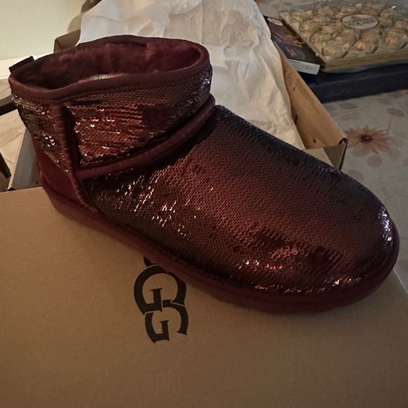 New UGG Classic Ultra Mini Mirror Ball Boots wide grape sequins Size 8 - Picture 12 of 12